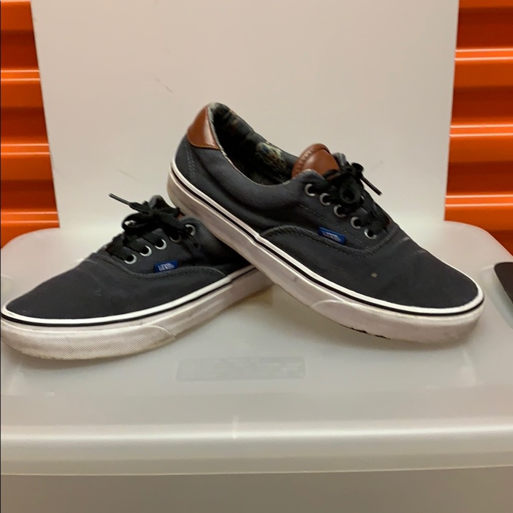 VANS - Classic Lace-Up Size 9.5